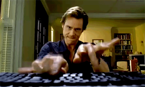 Cena do filme “Todo Poderoso” com Jim Carrey digitando rápido em teclado.