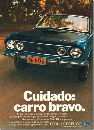 Propaganda antiga mostrando um Corcel e o texto: “cuidado: carro bravo”.