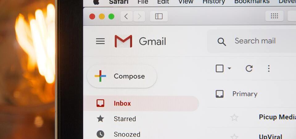 Close da tela de um computador com o Gmail aberto.