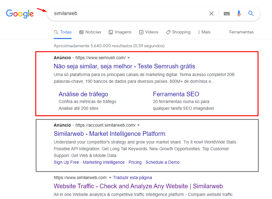 captura de tela de uma pesquisa no Google por “similarweb”. Nela, o anúncio da Semrush aparece melhor colocado que o da própria empresa.